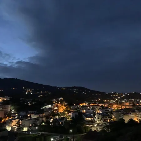 ベッド・アンド・ブレックファスト Taliaka 4*